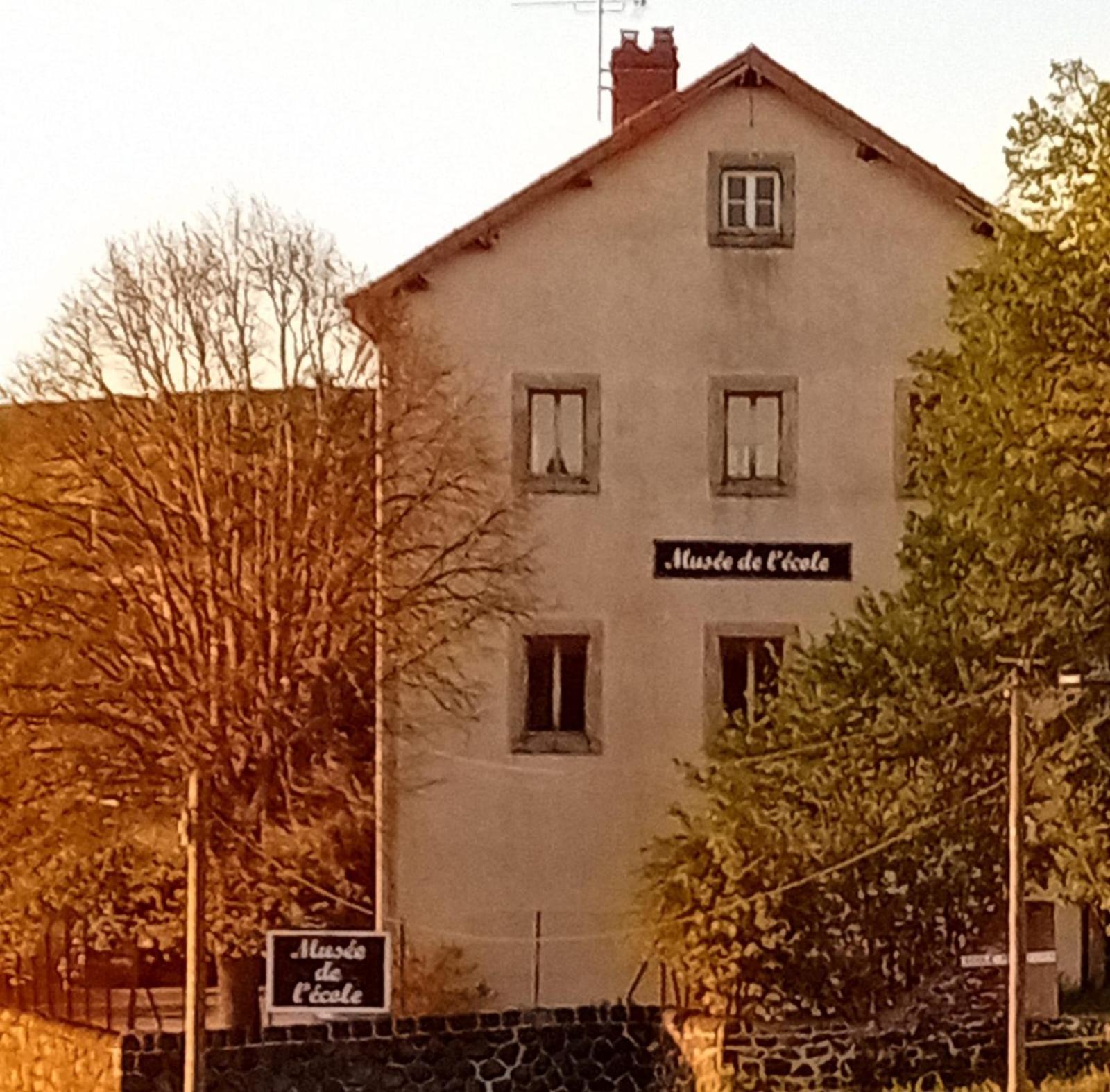 Gite Et Chambres D'Hotes Du Musee Ecole Le Monastier sur Gazeille Kültér fotó